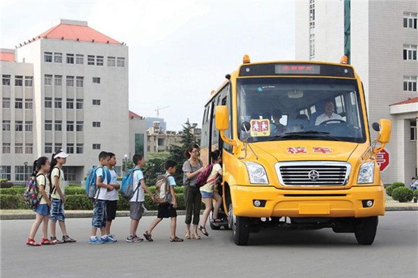 亞星JS6790XCP01小學(xué)生專用校車（柴油國(guó)五24-41座）