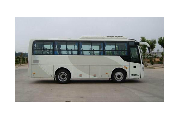 金旅XML6757J95Z客車（柴油國(guó)五24-32座）