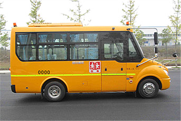 東風(fēng)超龍EQ6550STV1小學(xué)生專用校車（柴油國五10-19座）