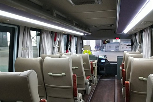 峨嵋EM6830BEVL客車（純電動24-34座）