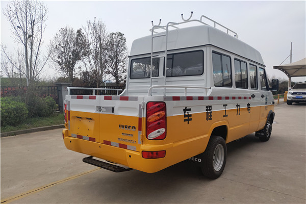 南京依維柯NJ5046XGCZA-1斗式工程車（柴油國六10-13座）